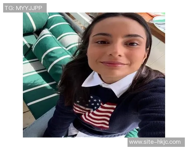 女神对决瓦尔加黑丝魅力无限胡梅尔斯女友展现完美曲线